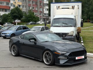 2019 Ford Mustang VI Рестайлинг, серый, 3210000 рублей, вид 3