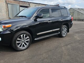 2013 Toyota Land Cruiser 200 Series Рестайлинг 1, чёрный, 6500000 рублей, вид 1