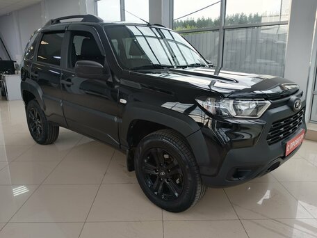 2023 Lada (ВАЗ) Niva Travel I, чёрный, 983000 рублей, вид 2