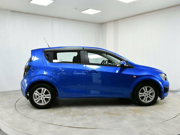 2014 Chevrolet Aveo II, синий, 775000 рублей - вид 3