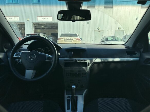 2011 Opel Astra H Рестайлинг, серый, 499900 рублей - вид 4