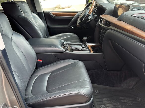 2015 Lexus LX 450d III Рестайлинг 2, серый, 6000000 рублей - вид 5