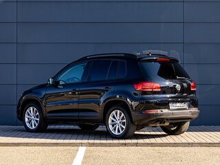 2016 Volkswagen Tiguan I Рестайлинг, чёрный, 1495000 рублей, вид 4
