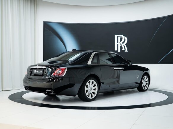 2023 Rolls-Royce Ghost Extended II (Series I), чёрный, 29900000 рублей - вид 3