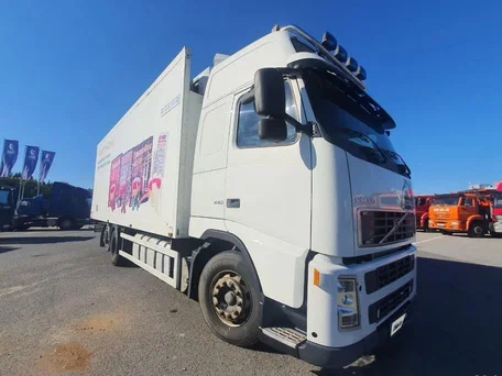2004 Volvo FH, белый, 2800000 рублей, вид 2