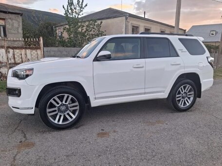 2024 Toyota 4Runner V Рестайлинг, белый, 4700000 рублей, вид 2