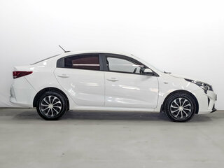 2021 Kia Rio IV Рестайлинг, белый, 1515000 рублей, вид 4