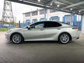 2020 Toyota Camry VIII (XV70), серебристый, 3349000 рублей, вид 2