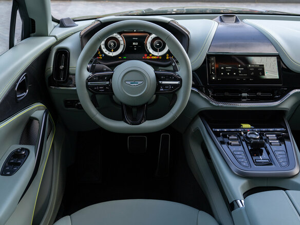 2026 Aston Martin DBX DBX S I, зелёный - вид 19