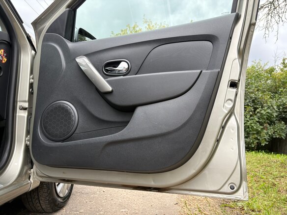 2014 Renault Logan II, бежевый, 770000 рублей - вид 15