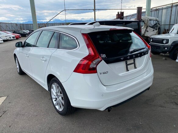 2015 Volvo V60 I Рестайлинг, белый, 1850000 рублей - вид 12