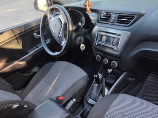 2016 Kia Rio III Рестайлинг, серый, 870000 рублей, вид 5