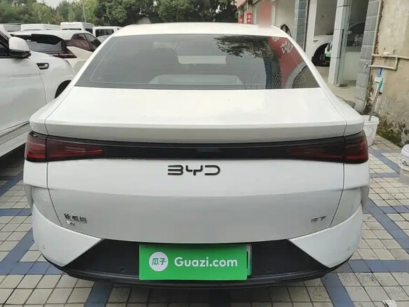 2025 BYD E7 57.6 kWh, белый, 1999111 рублей - вид 5