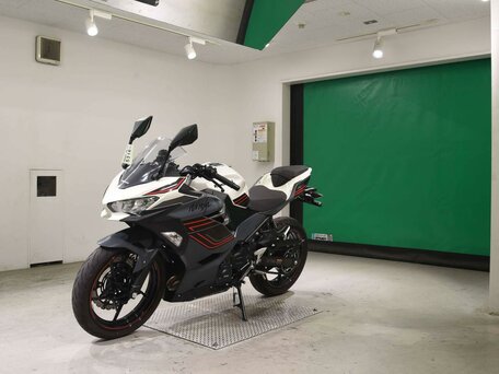 2024 Kawasaki Ninja 400, белый, 707000 рублей, вид 4