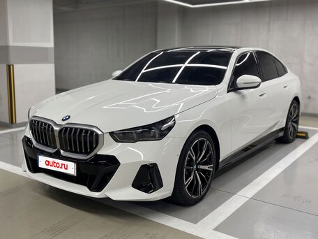 2025 BMW 5 серии 530i xDrive VIII (G60/G61/G68), синий, 7050000 рублей, вид 1
