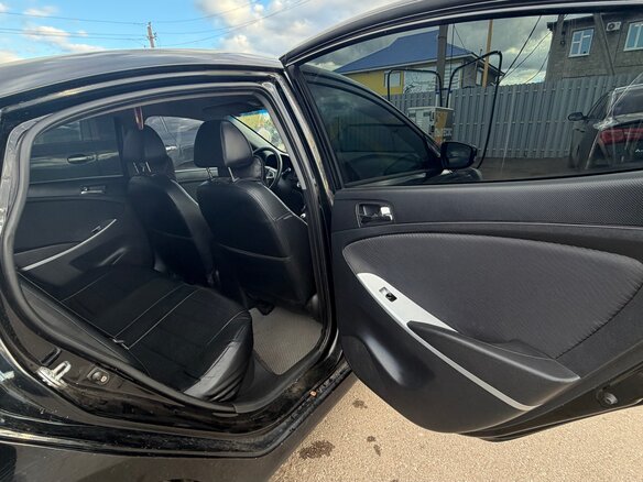 2011 Hyundai Solaris I, чёрный, 750000 рублей - вид 16