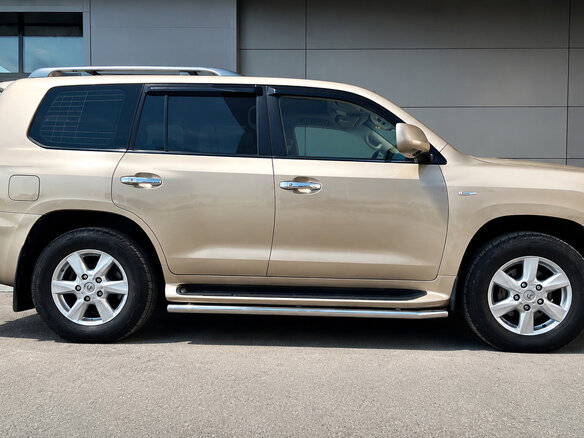2011 Lexus LX 570 III, золотистый, 4700000 рублей - вид 1