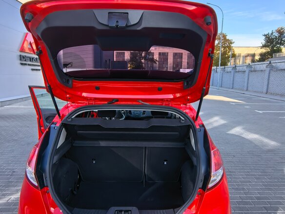 2017 Ford Fiesta Mk6 Рестайлинг, красный, 840000 рублей - вид 11
