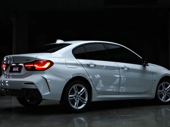 2023 BMW 1 серии 120i III (F52) Рестайлинг, белый - вид 4