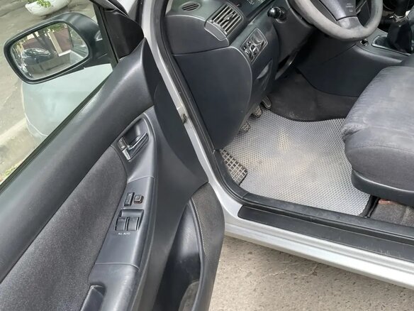 2003 Toyota Corolla IX (E120, E130), серебристый - вид 7