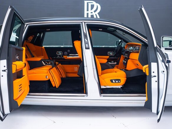 2023 Rolls-Royce Phantom Extended VIII Рестайлинг (Series II), серебристый, 50000000 рублей - вид 25