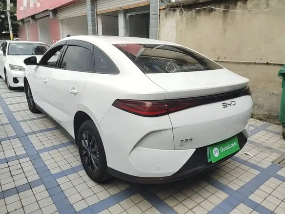 2025 BYD E7 57.6 kWh, белый, 1999111 рублей - вид 4