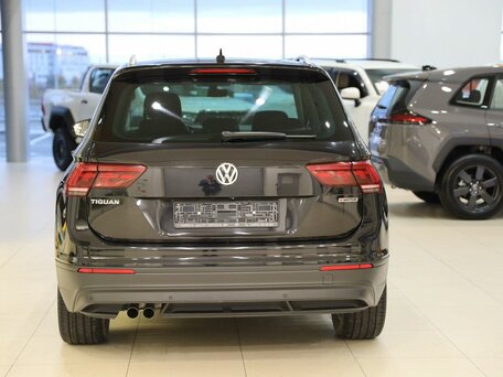 2018 Volkswagen Tiguan II, чёрный, 2245000 рублей, вид 5