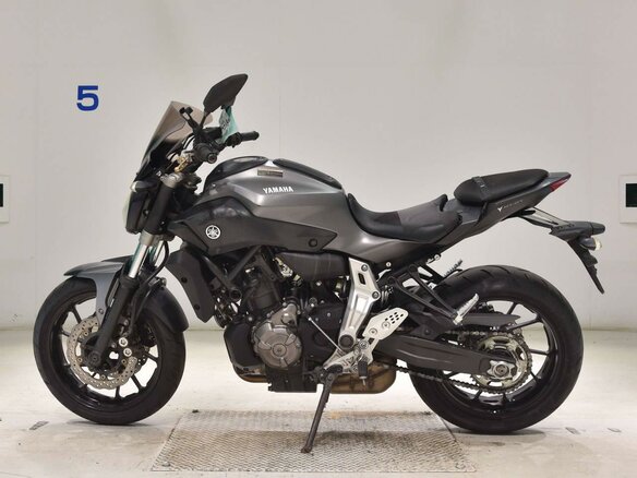 2016 Yamaha MT-07 (FZ-07), серый, 715000 рублей