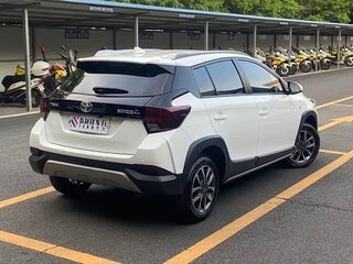 2023 Toyota Yaris L XP150 Рестайлинг, белый, 1160000 рублей, вид 4