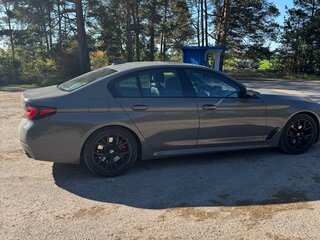 2022 BMW 5 серии 530i xDrive VII (G30/G31/G38) Рестайлинг, серый, 5000000 рублей, вид 4