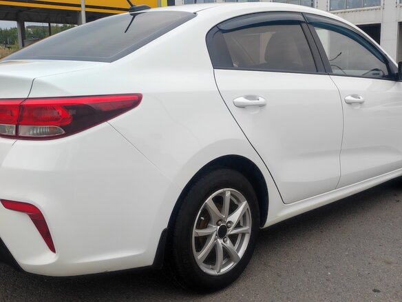 2018 Kia Rio IV, белый, 1350000 рублей - вид 2