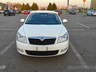 2012 Skoda Octavia II (A5) Рестайлинг, белый, 700000 рублей, вид 1