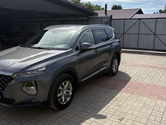 2020 Hyundai Santa Fe IV, серый, 3300000 рублей - вид 2