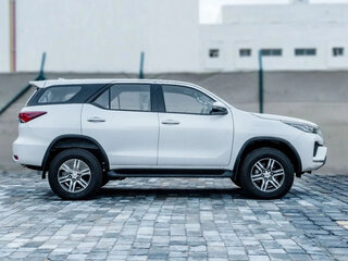 2026 Toyota Fortuner II Рестайлинг, белый, 7255550 рублей, вид 4