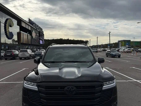 2023 Toyota Land Cruiser 300 Series, чёрный, 9500000 рублей, вид 4