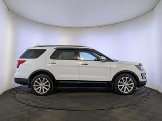 2017 Ford Explorer V Рестайлинг, белый, 2655000 рублей, вид 4