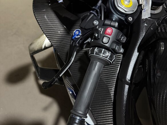 2023 BMW M 1000 RR, чёрный, 4271844 рублей - вид 1