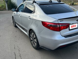 2013 Kia Rio 4-speed III, серебристый, 949999 рублей, вид 4