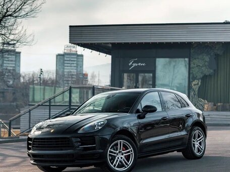 2019 Porsche Macan I Рестайлинг, чёрный, 4000000 рублей, вид 2