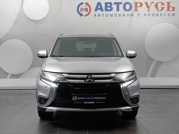 2018 Mitsubishi Outlander III Рестайлинг 2, серебристый, 1848000 рублей - вид 2