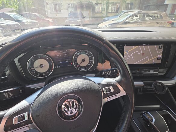2018 Volkswagen Touareg III, серебристый, 4500000 рублей - вид 8