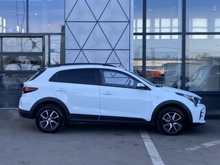 2021 Kia Rio X IV Рестайлинг, белый, 1699000 рублей, вид 4
