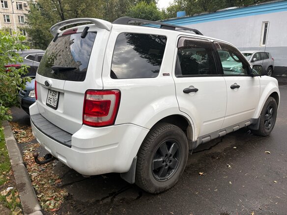 2010 Ford Escape II, белый - вид 3