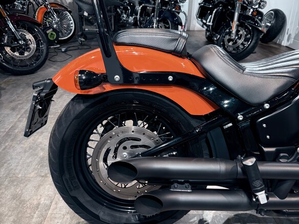 2021 Harley-Davidson Street Bob, оранжевый, 1699000 рублей - вид 13