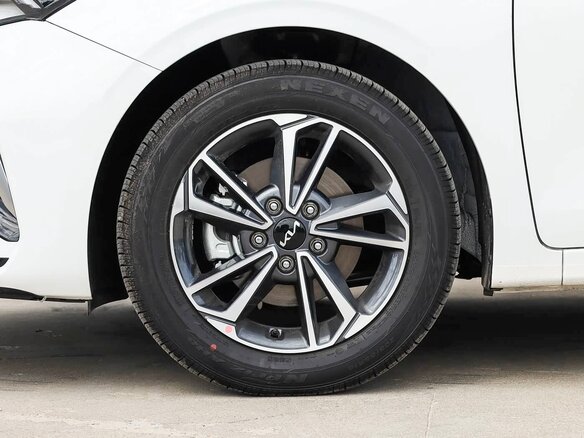 2026 Kia K3 II (China Market) Рестайлинг, белый - вид 34