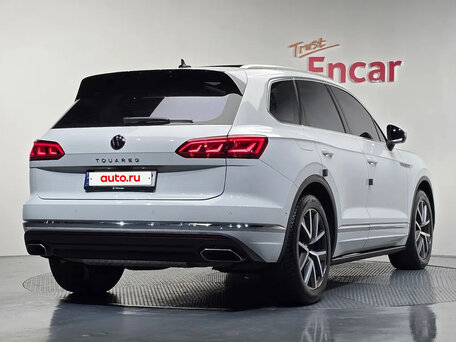 2023 Volkswagen Touareg III Рестайлинг, белый, 7960000 рублей, вид 2
