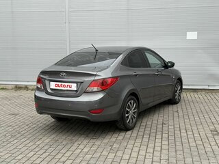2013 Hyundai Solaris I, серый, 645000 рублей, вид 4