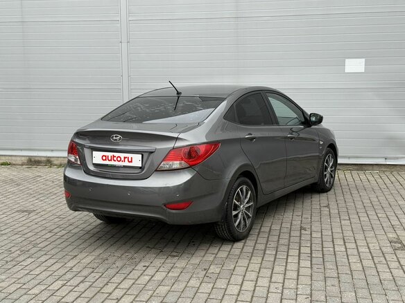 2013 Hyundai Solaris I, серый, 645000 рублей - вид 3
