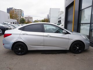 2013 Hyundai Solaris I, серебристый, 720000 рублей, вид 4