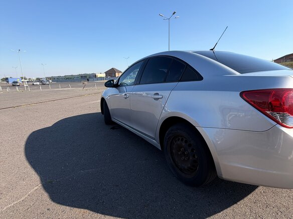 2011 Chevrolet Cruze I, серебристый, 580000 рублей - вид 3
